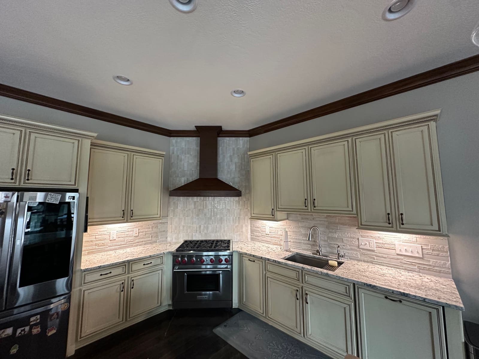 Kitchen Range Hood & Backsplash