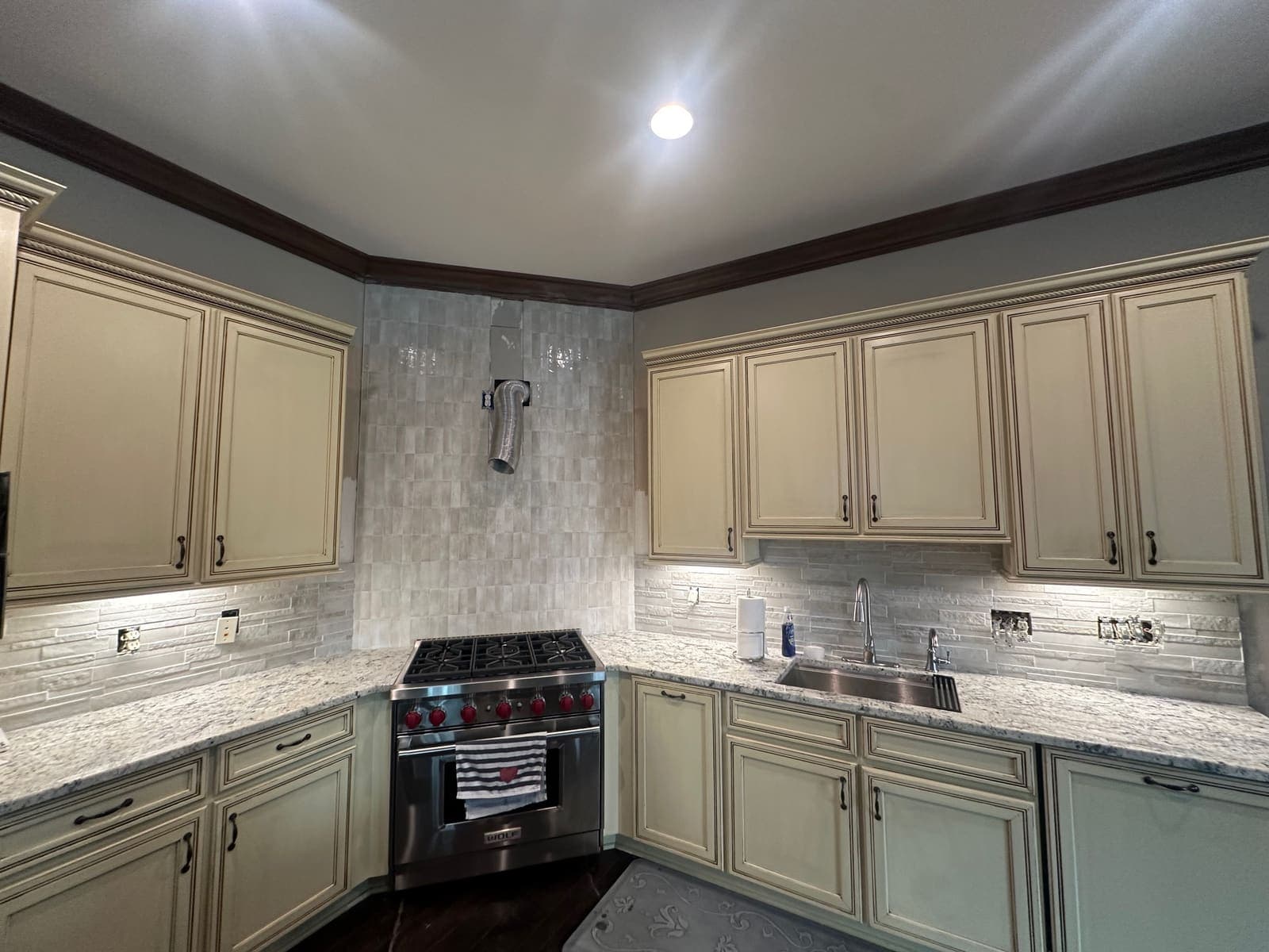 after photo of the Kitchen range hood and backsplash remodel